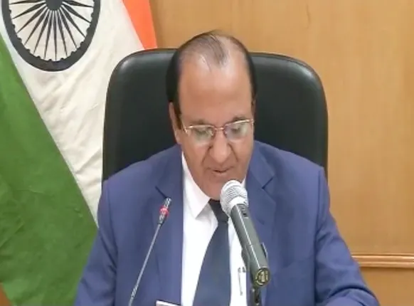 ଗୁଜରାଟ ଗଡ ଜିତିବ କିଏ ? ଦୁଇ ପର୍ଯ୍ୟାୟରେ ଭୋଟ ଗ୍ରହଣ ପାଇଁ ନିର୍ବାଚନ କମିଶନରଙ୍କ ଘୋଷଣା । ଡିସେମ୍ବର ୧୮ରେ ଫଳାଫଳ