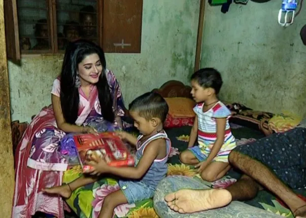 ଆଲୋକର ପର୍ବ ଦୀପାବଳିରେ କନକ ନ୍ୟୁଜର ନିଆରା ପ୍ରୟାସ : ବାଣ ବଦଳରେ ହସ ଫୁଟାଇବାକୁ ଆଗେଇ ଆସିଲେ ଅଭିନେତ୍ରୀ ବର୍ଷା ପ୍ରିୟଦର୍ଶିନୀ