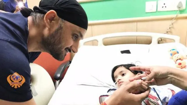 ୪ବର୍ଷର କୁନି ଝିଅକୁ ଦେଖି ତରଳି ଗଲା ଭଜ୍ଜିଙ୍କ ହୃଦୟ ! ବଢାଇଲେ ସହାୟତାର ହାତ