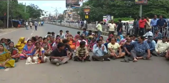 କଟକରେ ଗୋଷ୍ଠୀ ସଂଘର୍ଷ : ରାଜାବଗିଚାର ଦୁଇ ସାହି ମୁହାଁମୁହିଁ