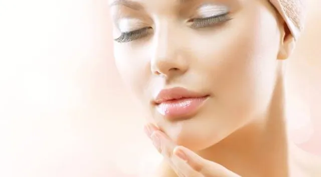 କମ୍ ପଇସାରେ ଓ ସ୍ୱଳ୍ପ ସମୟରେ ଆପଣ ନିଜ ଚେହେରାରେ ଆଣିପାରିବେ ଚମକ !  ଜାଣନ୍ତୁ ଏହି ଘରୋଇ ଉପାୟ