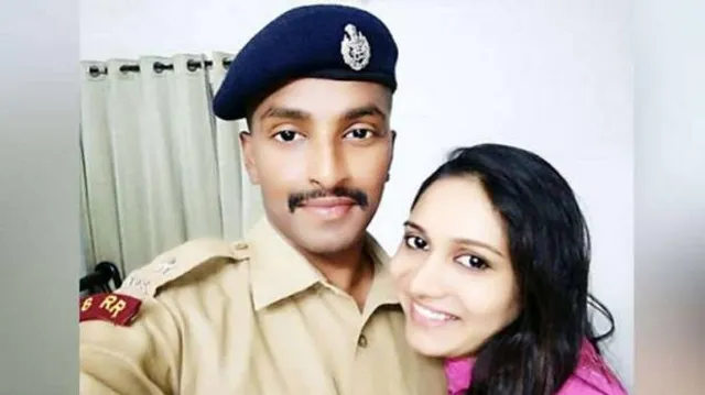 ପୋଲିସକୁ ଗିରଫ କଲା ପୋଲିସ । ପତ୍ନୀଙ୍କ ସହାୟତାରେ କରୁଥିଲେ କପି