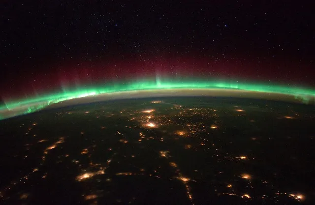 ସତର୍କ ରୁହନ୍ତୁ ! ପୃଥିବୀର ମାତ୍ର ୩୦୦ କିଲୋମିଟର ଉପରେ ଘୁରି ବୁଲିଛି ବିପଦ, କୌଣସି ବି ମୁହୂର୍ତ୍ତରେ ଘଟିପାରେ ଅଘଟଣ