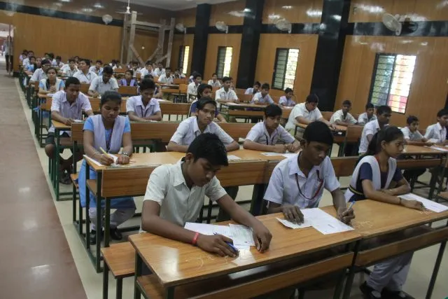 ଆନ୍ଦୋଳନରେ ବସିଥିବା ଶିକ୍ଷକଙ୍କୁ ବୁଝାଇବାରେ ବିଫଳ ହେଲେ ରାଜ୍ୟ ସରକାର ! ପରୀକ୍ଷା ପରିଚାଳନା ପାଇଁ ଖୋଜୁଛନ୍ତି ବିକଳ୍ପ