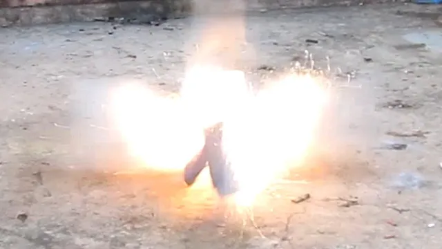 ବାଣ ଭିଡ଼ୁଥିବା ବେଳେ ବିସ୍ଫୋରଣ : ୨ ଗୁରୁତର