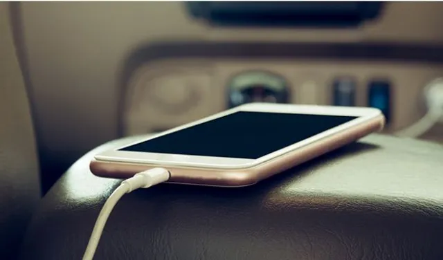 ଫୋନ୍ ଚାର୍ଜିଂ ପାଇଁ ଅଧିକ ସମୟ ଲାଗୁଛିକି ? ଏ ସମସ୍ୟାରୁ ମୁକ୍ତି ପାଇଁ ଆପଣାନ୍ତୁ ଏହି ଟିପ୍ସ