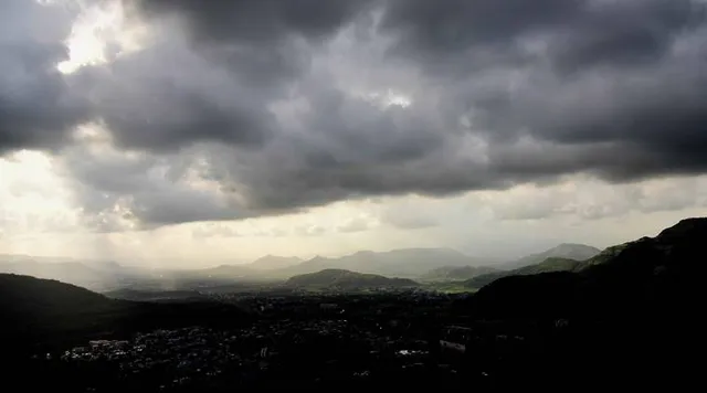 କେନ୍ଦ୍ରୀୟ ବଙ୍ଗୋପସାଗରରେ ଘୂର୍ଣ୍ଣିବଳୟ ସୃଷ୍ଟି ! ପ୍ରଭାବରେ ପ୍ରବଳ ବର୍ଷା ଆଶଙ୍କା