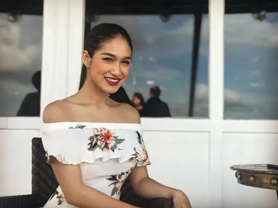 ଫେସବୁକ୍ ଭିଡିଓ ଛଡାଇନେଲା ସୁନ୍ଦରୀ ମୁକଟ ! କିନ୍ତୁ ସତ କହିବାରୁ ପଛକୁ ହଟିଲେନି ମିଆଁମାର ସୁନ୍ଦରୀ