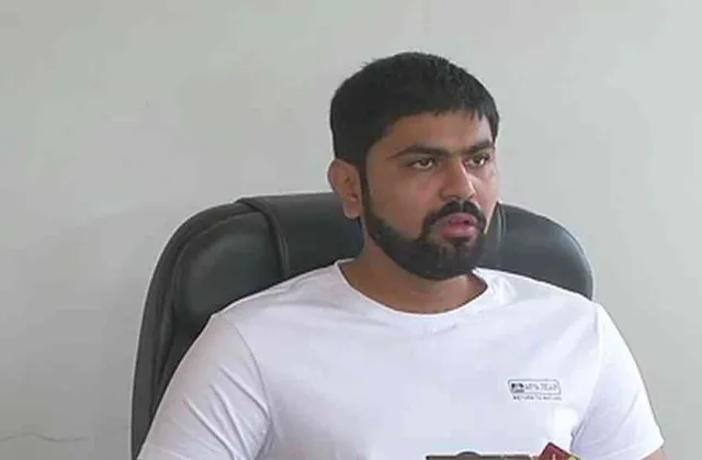 ଗୁଜରାଟରେ ବିଜେପିକୁ ଝଟକା ! ୧୫ ଦିନ ତଳେ ଦଳରେ ସାମିଲ ପଟିଦାର ନେତାଙ୍କ ଇସ୍ତଫା