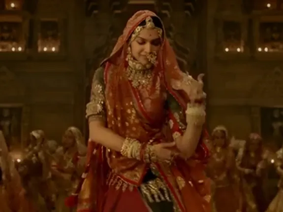 ରିଲିଜ ହେଲା ଦୀପିକା ପାଦୁକୋନଙ୍କ ‘ପଦ୍ମାବତୀ’ର ପ୍ରଥମ ଗୀତ ‘ଘୁମର’