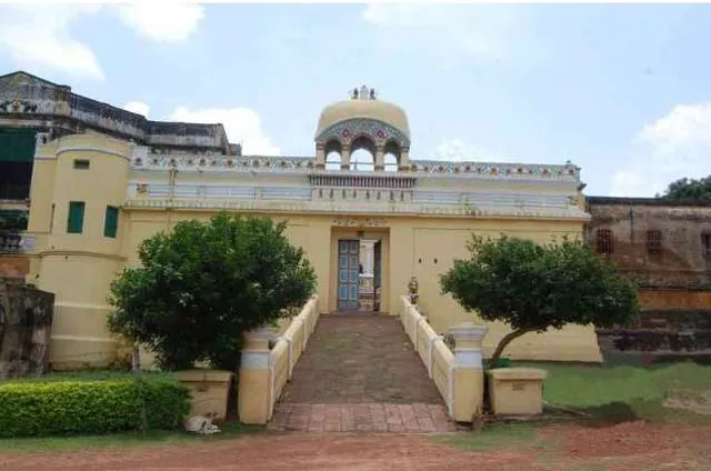 ରାଜକୀୟ ପର୍ଯ୍ୟଟନ ପାଇଁ ଅଣ୍ଟା ଭିଡ଼ିଲେ ସରକାର : ସାମିଲ୍‌ ହେଲେ ୧୬ ରାଜପ୍ରାସାଦର ଦାୟାଦ