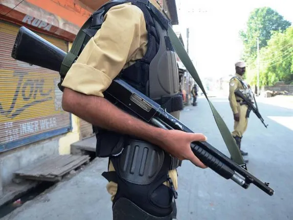 ପେଲେଟ୍ ବଦଳରେ ପ୍ଲାଷ୍ଟିକ୍ ଗୁଳି : କଶ୍ମୀରରେ ପହଞ୍ଚିଲା ୨୧ ହଜାର ପ୍ଲାଷ୍ଟିକ୍‌ ଗୁଳି