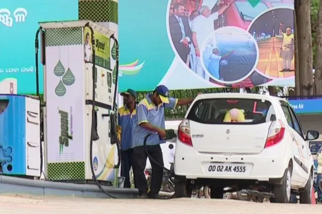 ପେଟ୍ରୋଲ ଉପରେ ଭାଟ୍ କମାଇଲା ଆଉ ଏକ ବିଜେପି ଶାସିତ ରାଜ୍ୟ  ମଧ୍ୟପ୍ରଦେଶ : ଓଡିଶା ସରକାର ଉପରେ ବଢିଲା ଚାପ