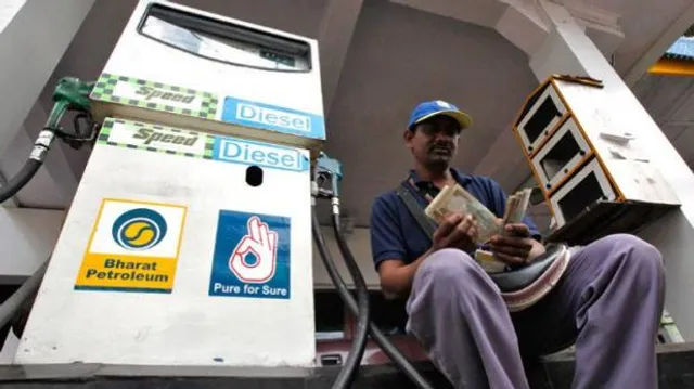 ଗୁଜୁରାଟରେ ତୈଳ ଦର ଉପରେ କମିଲା ଭାଟ୍ ! ୪ପ୍ରତିଶତ ଭାଟ୍ ଛାଡ ନେଇ ରୁପାନୀ ସରକାରଙ୍କ ଘୋଷଣା