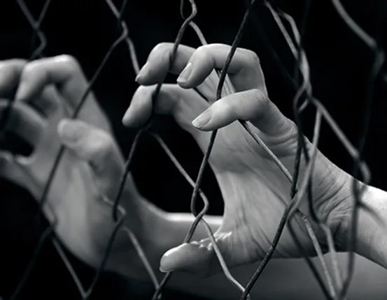 ବିହାରରେ ପୁଣି ଏକ ଜଙ୍ଗଲ ରାଜ୍ ! ଜଣେ ବ୍ୟକ୍ତିଙ୍କୁ ଛେପ ଚାଟିବାକୁ ବାଧ୍ୟ କଲେ ସରପଂଚ