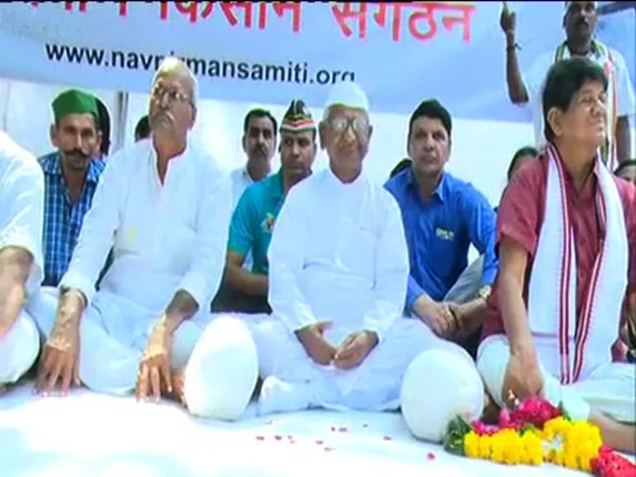 ହକ୍ ପାଇଁ ଲଢେଇ ! ପ୍ରାଇସ, ପ୍ରେଷ୍ଟିଜ ଓ ପେନସନ ଦାବିରେ ଦିଲ୍ଲୀରେ ଗର୍ଜିଲେ ଚାଷୀ, ସାମିଲ ହେଲେ ଆନ୍ନା ହଜାରେ