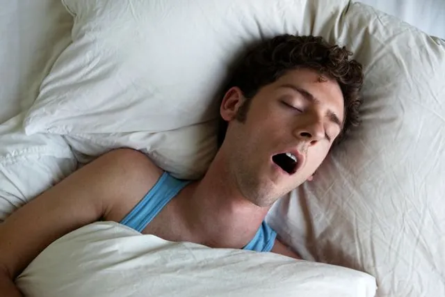 ଶୋଇବା ବେଳେ ଘୁଙ୍ଗୁଡି ଆସୁଛି କି ? ଆପଣାନ୍ତୁ କିଛି ସରଳ ଉପାୟ, ଦୂର ହେବ ଘୁଙ୍ଗୁଡି ସମସ୍ୟା