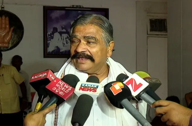 ବିଜେପୁରରେ ସୁବଳ ସାହୁଙ୍କ ପତ୍ନୀ ବିଜେଡିରେ ଯୋଗ ଦେବା ପ୍ରସଙ୍ଗ : ବିଜେଡି ବିରୋଧରେ କଂଗ୍ରେସ ନେତା ସୁର ରାଉତରାୟଙ୍କ ସଙ୍ଗୀନ ଅଭିଯୋଗ