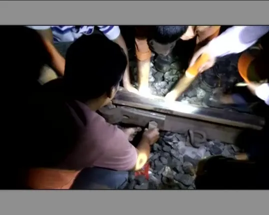 ବଡ ଦୁର୍ଘଟଣାରୁ ବର୍ତିଲା ବିଶାଖାପାଟଣା-କୋର୍ବା ଏକ୍ସପ୍ରେସ ! ଭାଙ୍ଗି ଯାଇଥିବା ଟ୍ରାକ ଉପରକୁ ଆସିବା ପୂର୍ବରୁ ଅଟକିଲା