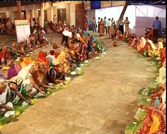 ପୁରୀରେ ହବିଷ ବାଂଟିଲେ ସରକାର ! ହଜାର ହଜାର ହବିଷିଆଳି ଖାଇଲେ ମାଗଣା ଅବଢା