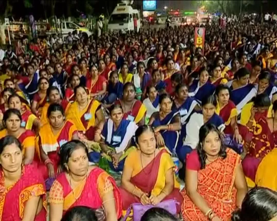 ଓହରିଲେ ହେଲେ ଦିଲ୍ଲୀ ଦରବାରକୁ ଆନ୍ଦୋଳନକୁ ନେବେ ଅଙ୍ଗନୱାଡ଼ି ଦିଦି ! ଆସନ୍ତା ୧୭ରେ ଦିଲ୍ଲୀରେ ଆନ୍ଦୋଳନ