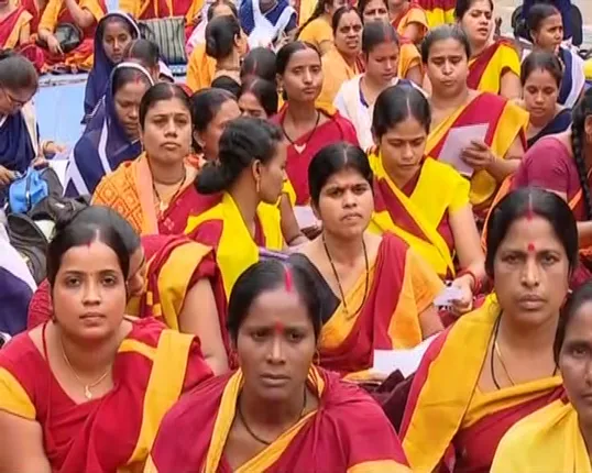 ଦିଦିଙ୍କ ୧୨ ଦଫା ଦାବି ନେଇ ହୋଇପାରେ ନିଷ୍ପତ୍ତି ! ବିଭାଗୀୟ ମନ୍ତ୍ରୀ ଓ ସଚିବଙ୍କ ସହ ଆଜି ଗୁରୁତ୍ୱପୂର୍ଣ୍ଣ ଆଲୋଚନା