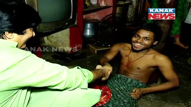 ବାଣ ନୁହେଁ ହସ ଫୁଟାଇବା ! ଦେଖନ୍ତୁ କନକ ନ୍ୟୁଜର ଏହି ନିଆରା ଅଭିଯାନରେ କିଏ ହୋଇଛନ୍ତି ସାମିଲ୍