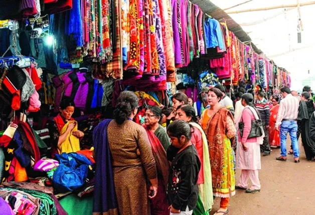 ରାଜଧାନୀରେ ଅନୁଭୂତ ହେଲାଣି ଶୀତ ! ଥଣ୍ଡା ଯୋଗୁଁ ଖୋଜା ପଡ଼ିଲାଣି ଗରମ ପୋଷାକ