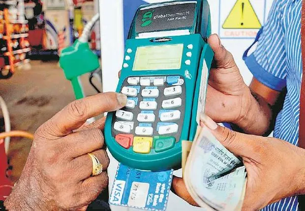 ଡେବିଟ ଓ କ୍ରେଡିଟ କାର୍ଡରେ ପେମେଣ୍ଟ କରିବା ପଡିପାରେ ମହଙ୍ଗା ? କାର୍ଡ କ୍ଲୋନିଂ କରି ଡାଟା ଚୋରି କରୁଛନ୍ତି ହ୍ୟାକର