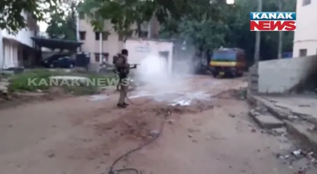 କଟକରେ କ୍ଲୋରିନ୍ ଗ୍ୟାସର ଆତଙ୍କ ! ବଡ ମେଡିକାଲ ପରିସରରେ କ୍ଲୋରିନ୍ ଗ୍ୟାସ୍ ଲିକ୍ ହେବା ପରେ ଆତଙ୍କିତ ସ୍ଥାନୀୟ ବାସିନ୍ଦା