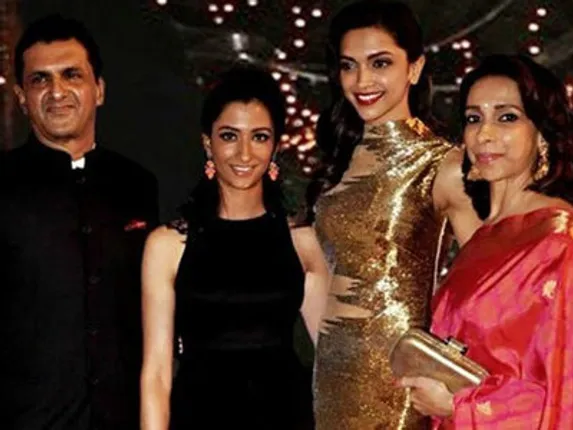 ଫିଲ୍ମ ‘ପଦ୍ମାବତୀ’କୁ ନେଇ ହଙ୍ଗାମା ! ପୁଲିସ୍ ସୁରକ୍ଷାରେ ଦୀପିକାଙ୍କ ପିତାମାତାଙ୍କ ଘର !