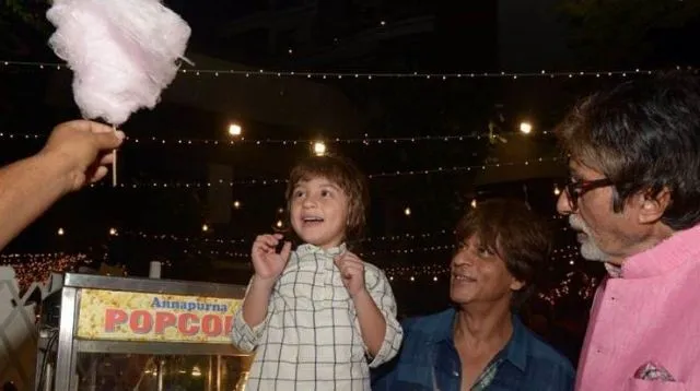 ଅବ୍ରାମଙ୍କୁ ଖୁସି କରିବାକୁ ବମ୍ବେଇ ମିଠେଇ ଷ୍ଟଲ୍‌ ପର୍ଯ୍ୟନ୍ତ ଗଲେ ବିଗ୍‌ ବି