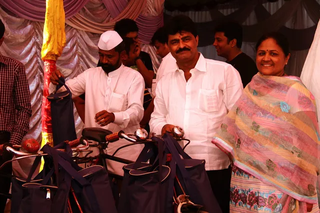 ଭୋକିଲାଙ୍କୁ ନିତି ମାଗଣାରେ ଖାଦ୍ୟ ପରଶୁଛନ୍ତି ଏହି ଦମ୍ପତି : କାରଣ ଜାଣିଲେ ଆପଣଙ୍କର ହୃଦୟ ତରଳିଯିବ !