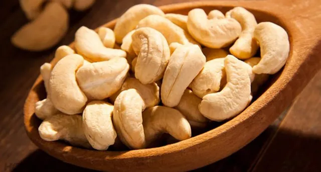 କାଜୁ ଖାଇଲେ ମିଳେ ଅନେକ ଫାଇଦା, ଆସନ୍ତୁ ଜାଣିବା ଏହାର ଗୁଣ ବିଷୟରେ . . . .