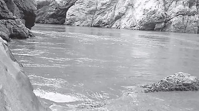 ପ୍ରଦୂଷଣକୁ ଅସ୍ତ୍ର କରି ଚୀନର ନୂଆ ଚାଲ ! ଅଚାନକ କଳା ପାଲଟିଗଲା ଆରୁଣାଚଳ ପ୍ରଦେଶର ସିୟାଙ୍ଗ ନଦୀର ଜଳ