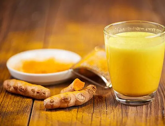 ହଳଦୀ ମିଶ୍ରିତ ଦୁଗ୍ଧ ସ୍ୱାସ୍ଥ୍ୟ ପାଇଁ ଖୁବ୍ ଉପକାରୀ ! ନିତି ଏହାକୁ ସେବନ କଲେ ଅନେକ ରୋଗରୁ ମୁକ୍ତି ମିଳେ