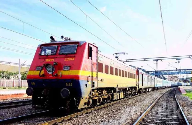 ଟ୍ରେନରେ ଯାତ୍ରା ସମୟରେ ମନେ ରଖନ୍ତୁ ୭ଟି ନମ୍ବର ! ସଫାସୁତୁରା ଠାରୁ ଆରମ୍ଭ କରି ଅସୁବିଧା ନେଇ ଅଭିଯୋଗ ପାଇଁ ଆସିବ କାମରେ