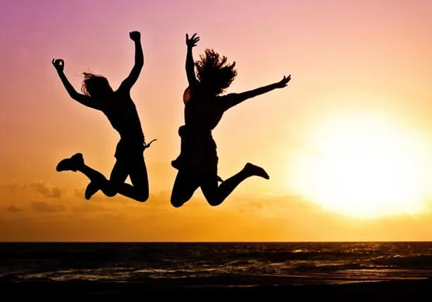 ଖୁସିରେ ଜୀବନ ଅତିବାହିତ କରିବା ପାଇଁ ଚାହୁଁଛନ୍ତି କି ? କିଛି ବିଶେଷ ଦିଗ ପ୍ରତି ଧ୍ୟାନ ଦିଅନ୍ତୁ . . .