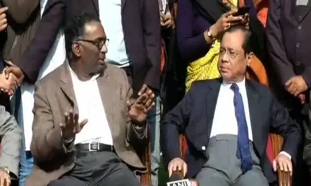 ପ୍ରଥମଥର ପାଇଁ ସୁପ୍ରିମକୋର୍ଟର ୪ ବିଚାରପତିଙ୍କ ସାମ୍ବାଦିକ ସମ୍ମିଳନୀ । ପ୍ରଧାନ ବିଚାରପତିଙ୍କୁ କଲେ ଟାର୍ଗେଟ ।