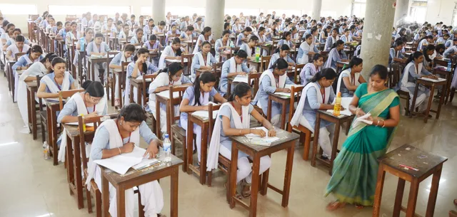 ମାଟ୍ରିକ ଓ ଯୁକ୍ତ ଦୁଇ ପରୀକ୍ଷାକୁ ନେଇ ଗଣଶିକ୍ଷାମନ୍ତ୍ରୀଙ୍କ ସମୀକ୍ଷା ବୈଠକ : ଆସନ୍ତା ୨୭ ତାରିଖରେ ଆସିବ ପ୍ଲସଟୁ ପରୀକ୍ଷା କାର୍ଯ୍ୟସୂଚୀ, ଏଥର ପରୀକ୍ଷାରୁ ବାଦ ପଡିବ ୫ଟି କଲେଜ