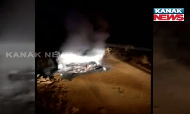 ଦେବଗଡ : ଜଙ୍ଗଲ ରାସ୍ତାରେ ଜଳି ଗଲା ଚଳନ୍ତା ସ୍କୋଡା କାର