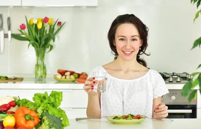 ଭୋଜନର ତୁରନ୍ତ ପରେ ପିଅନ୍ତୁ ନାହିଁ ପାଣି ! ଜାଣନ୍ତୁ ଏହାର କାରଣ