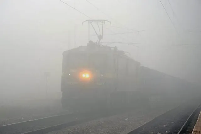 ଡିଭାଇସ୍ ରୋକିବ ଦୁର୍ଘଟଣା ! ଘନ କୁହୁଡିରେ ଟ୍ରେନ୍ ହେବନାହିଁ ବିଳମ୍ବ ,ଭାରତୀୟ ରେଲୱେ କରୁଛି ଏମିତି ଏକ ନୂଆ ପ୍ରୟାସ 