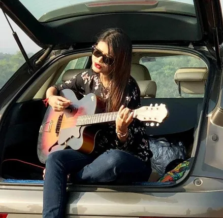 ବଲିଉଡ ଗୀତର ଲୋକାଲ ଭର୍ସନ ! ତିନୋଟି ଭାଷାରେ ଧୁମ ମଚାଇଲେ ଓଡ଼ିଆ ଗାୟିକା ଅନ୍ତରା