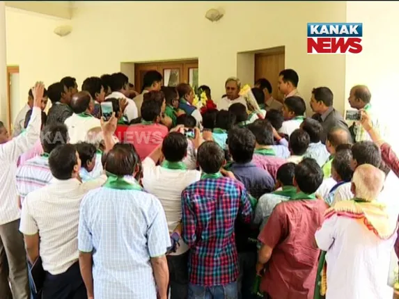 ସେମିଫାଇନାଲ୍ ପାଇଁ ତିନି ଦଳର ସମରସଜା । ନବୀନ ନିବାସରେ ବିଜେଡିର ରଣନୀତି । ଦୁଇ ଦିନ ପରେ ବିଜେପିର ପ୍ରାର୍ଥୀ ଘୋଷଣା । ହେମାନନ୍ଦଙ୍କ ନେତୃତ୍ୱରେ କଂଗ୍ରେସ ଖୋଜୁଛି ପ୍ରାର୍ଥୀ । 