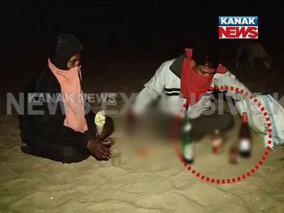 ପୁରୀ ବେଳାଭୂମି ପାଲଟିଛି ଓପନ ବାର୍! ରାତି ହେଲେ ଜମୁଛି ମଦୁଆଙ୍କ ଆଡ୍ଡା,ସୁରକ୍ଷାକୁ ନେଇ ଉଠିଲା ପ୍ରଶ୍ନବାଚୀ