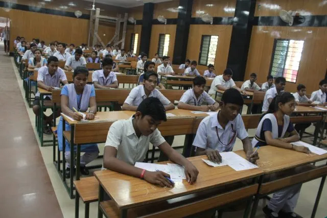 ଆଜି ମାଟ୍ରିକ ପରୀକ୍ଷାର୍ଥୀ ୩ୟ ଭାଷାର ଦେବେ ପରୀକ୍ଷା । ପରୀକ୍ଷାର୍ଥୀ ଚାହିଁଲେ ଶେଷ ମୁହୂର୍ତ୍ତରେ ବଦଳାଇ ପାରିବେ ବିଷୟ