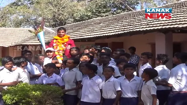 ଦିଲ୍ଲୀରେ ପୁରସ୍କାର, ପଲ୍ଲୀରେ ଫୁଲତୋଡା ! ଗାଁକୁ ଫେରିଲେ ସାହସୀ ପଙ୍କଜ