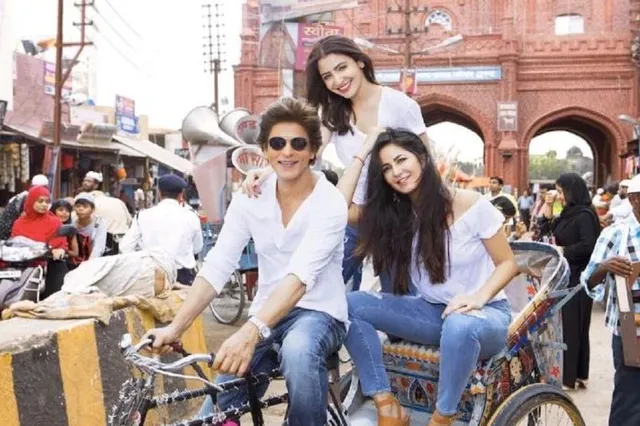 କାହିଁକି ରିକ୍ସା ଚଳାଇବା ପାଇଁ ବାଧ୍ୟ ହେଲେ କିଙ୍ଗ ଖାନ୍ ? ଜାଣନ୍ତୁ ଭାଇରାଲ ଫଟୋର ସତ୍ୟତା