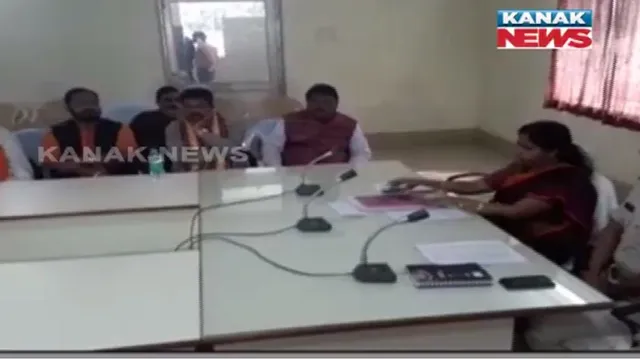 ୨୪ରେ ବିଜେପୁର ଉପନିର୍ବାଚନ ପାଇଁ ଭୋଟ୍ ଗ୍ରହଣ : ଅବାଧ ଓ ମୁକ୍ତ ନିର୍ବାଚନ ପାଇଁ ଜିଲ୍ଲାପାଳ ଓ ଏସପିଙ୍କୁ ଭେଟିଲେ ବିଜେପି ପ୍ରତିନିଧି ଦଳ